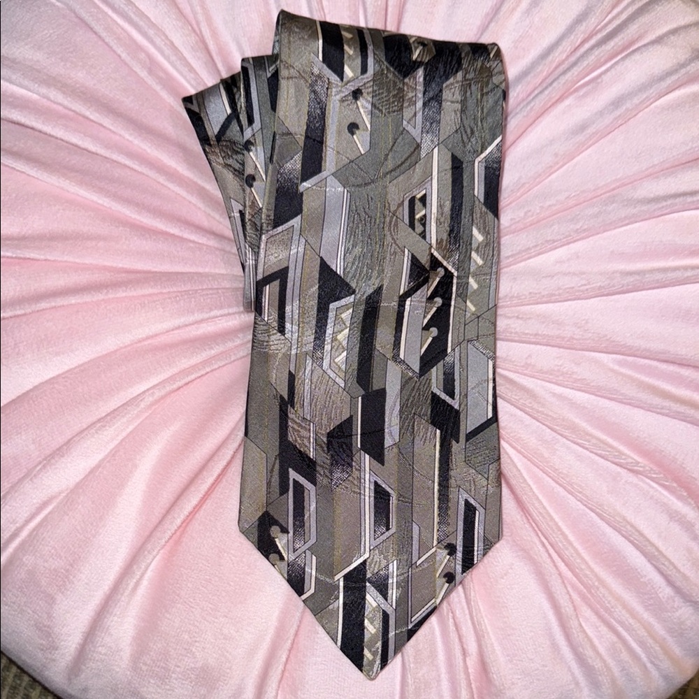 The Arrow Company Men’s Necktie - Italian Silk Geometric Patterned Tie - EUC